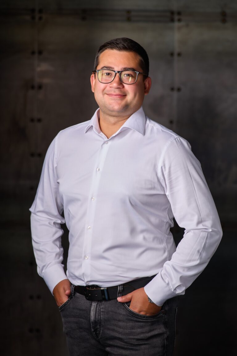 Andrej Bojarincev, Sales manager